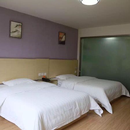 7Days Inn Huaihua Mayang Binhe Road Exterior photo